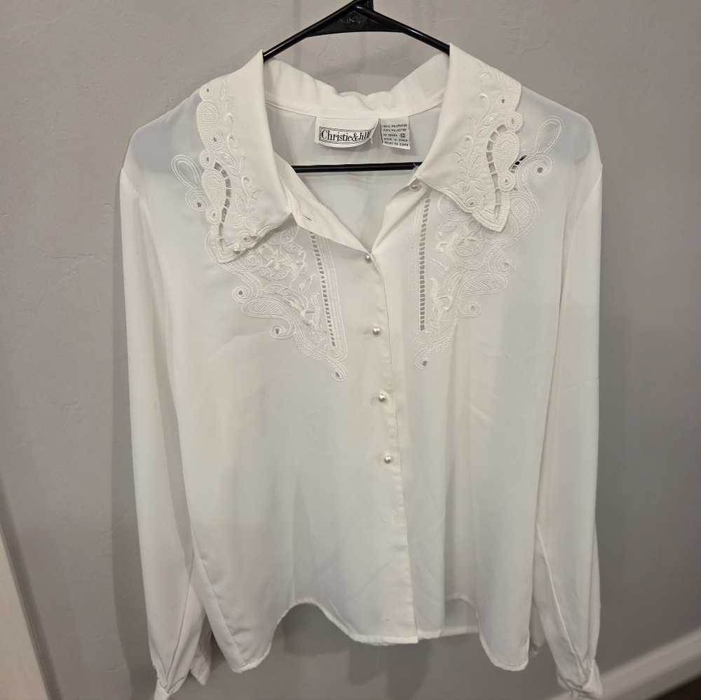 Vintage Elegant White Blouse with Embroidered Collar